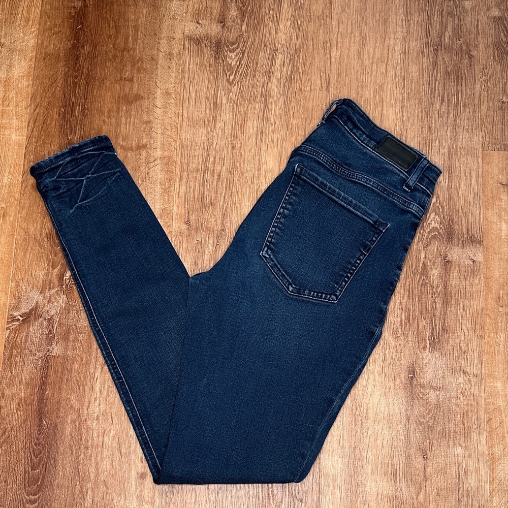 Women’s Express Dark Blue Skinny Jeans size 6 long